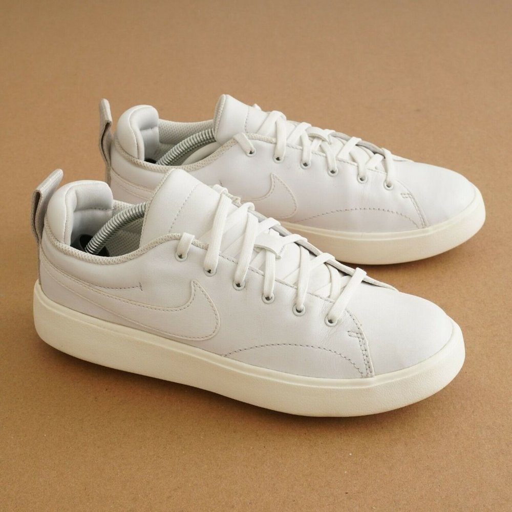 Nike Womens Course Classic Spikeless Golf Shoe 7.5